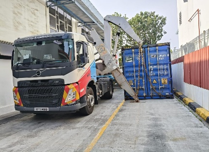 NEK Logistics container side lifter