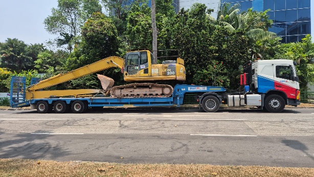 NEK Logistics lowbed trailer